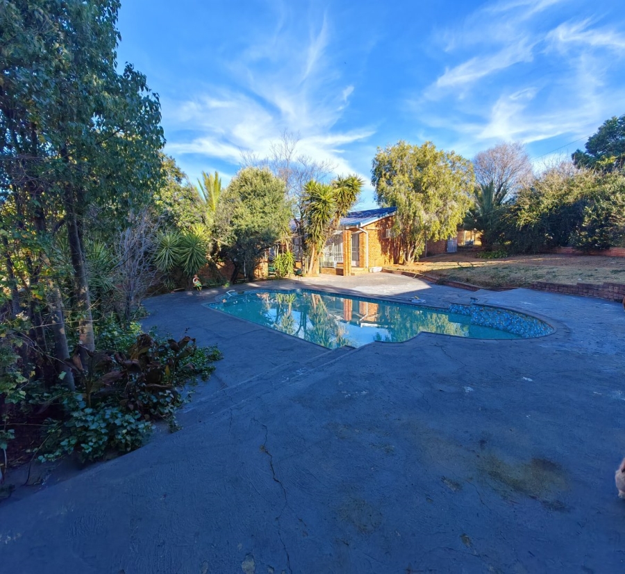 6 Bedroom Property for Sale in Heuwelsig Free State